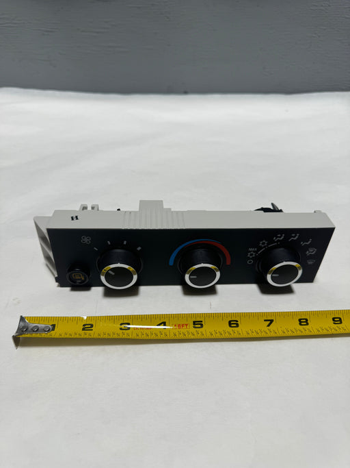 84793088 2008-2021 Express Savana Heater and Air Conditioning Control OEM