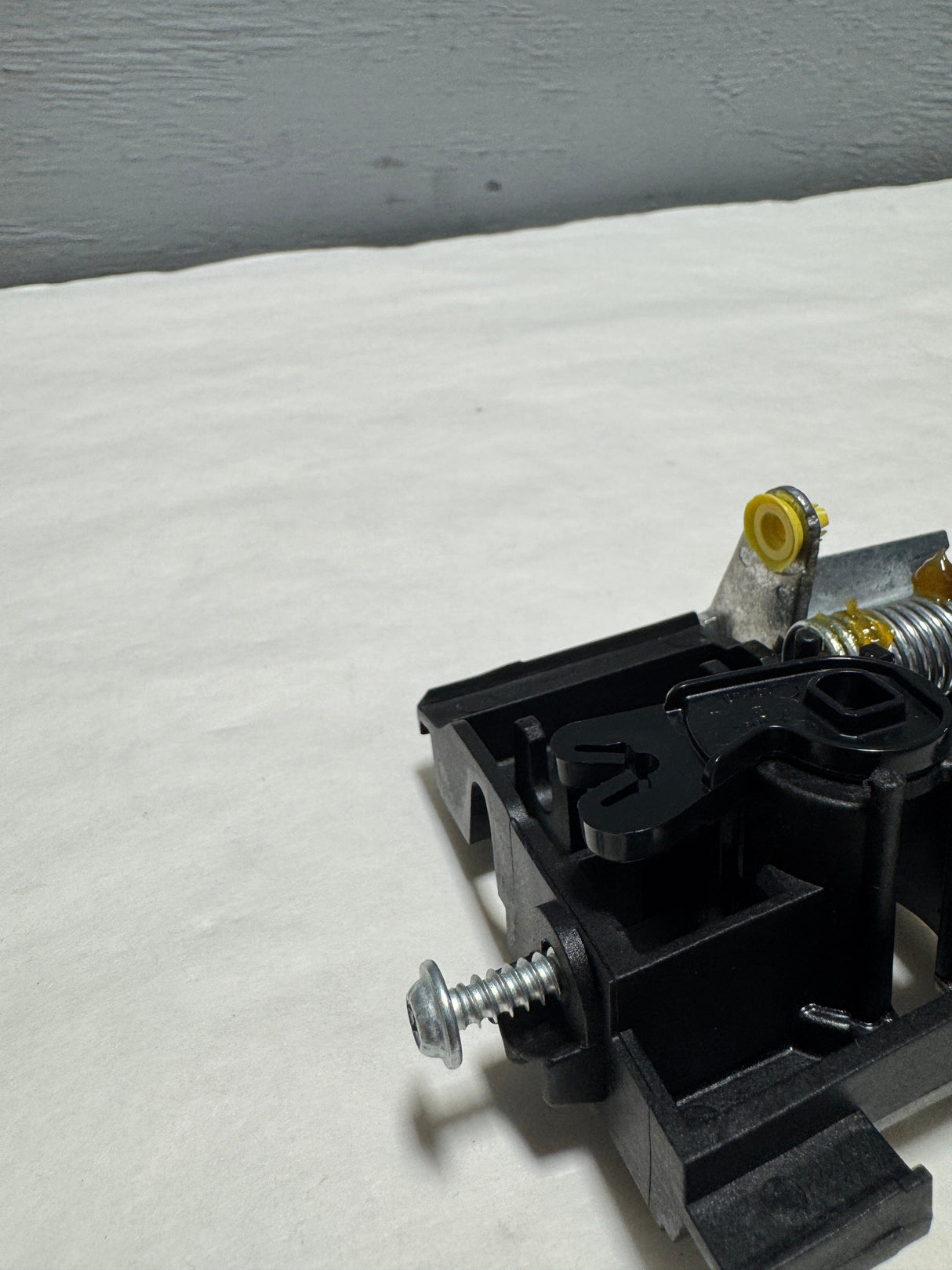 CB5Z-7826685-A 2011-2019 Ford Explorer Front Driver Door Handle Bracket Reinforcement For Keyless Entry Only