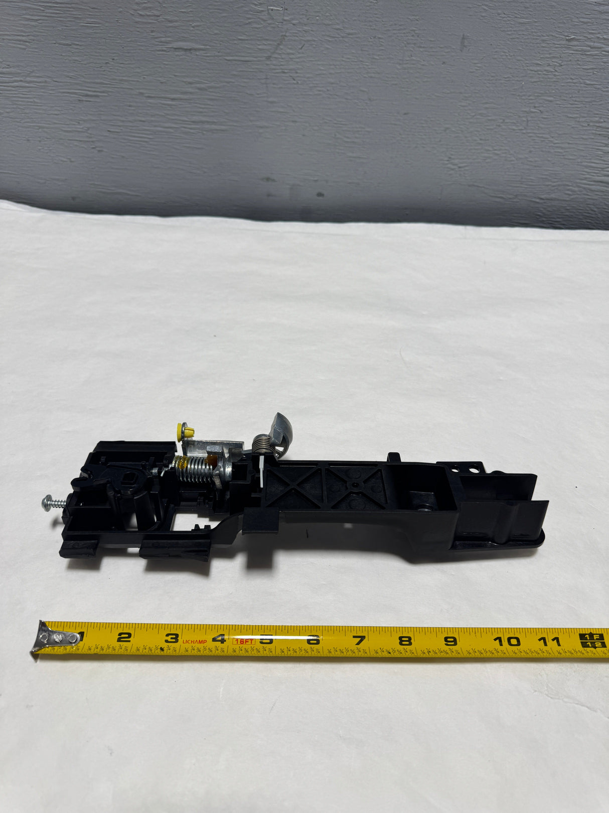 CB5Z-7826685-A 2011-2019 Ford Explorer Front Driver Door Handle Bracket Reinforcement For Keyless Entry Only