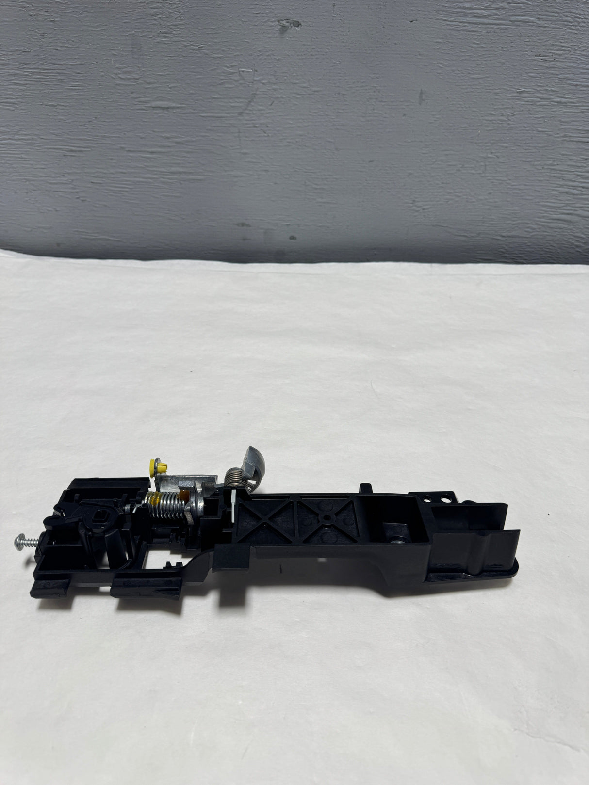 CB5Z-7826685-A 2011-2019 Ford Explorer Front Driver Door Handle Bracket Reinforcement For Keyless Entry Only