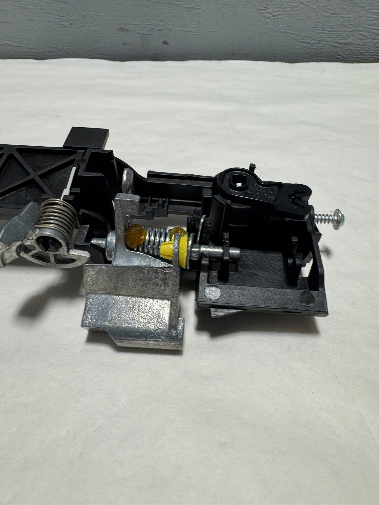 CB5Z-7826685-A 2011-2019 Ford Explorer Front Driver Door Handle Bracket Reinforcement For Keyless Entry Only