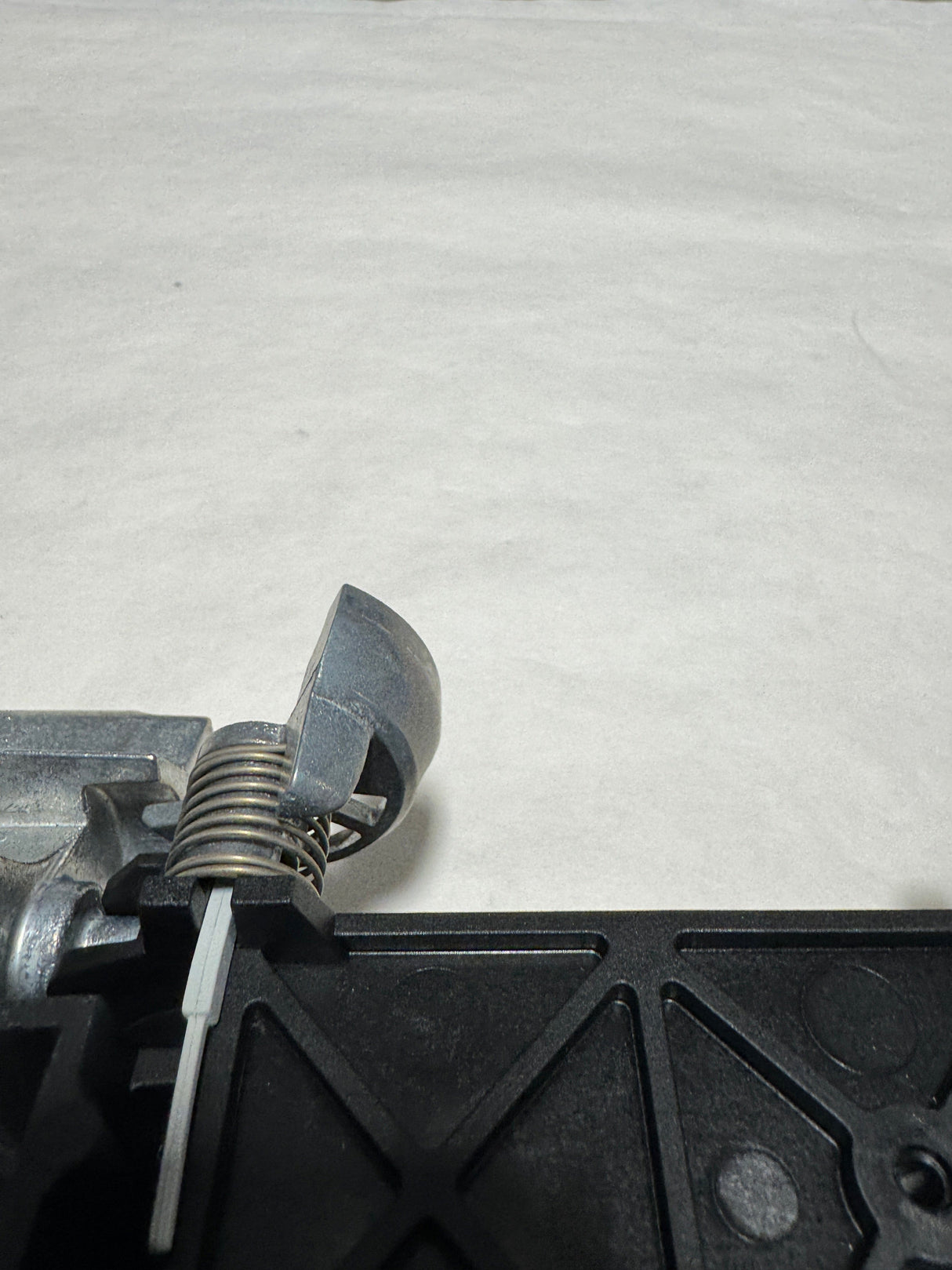 CB5Z-7826685-A 2011-2019 Ford Explorer Front Driver Door Handle Bracket Reinforcement For Keyless Entry Only