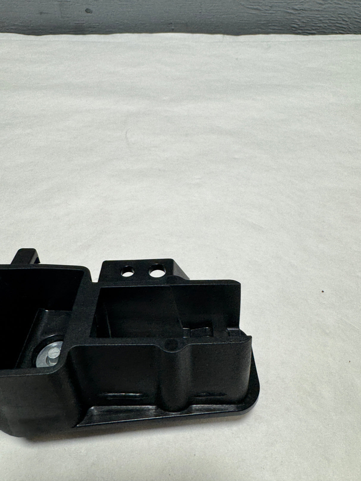 CB5Z-7826685-A 2011-2019 Ford Explorer Front Driver Door Handle Bracket Reinforcement For Keyless Entry Only