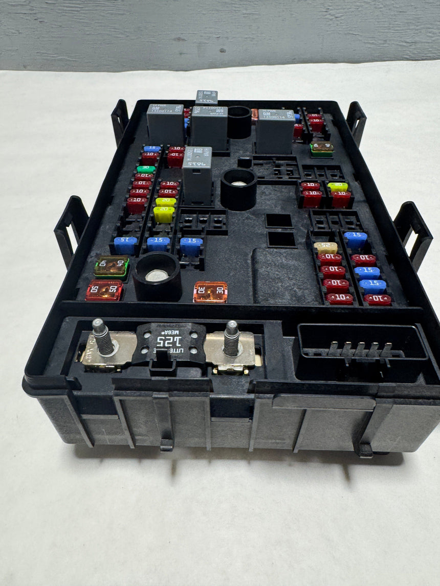2013-2014 Savana or Express 6.6 Diesel Under Hood Fuse Junction Box OEM