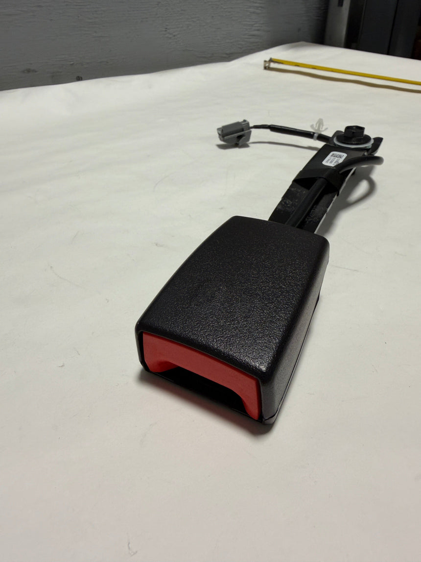 2013-2017 Enclave Acadia Traverse Front Driver Seat Belt Buckle End Black