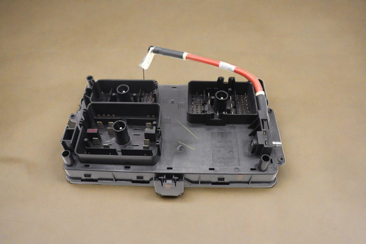 20981711 2014-2015 Chevrolet Impala 3.6 Engine Bay Fuse & Relay Box OEM