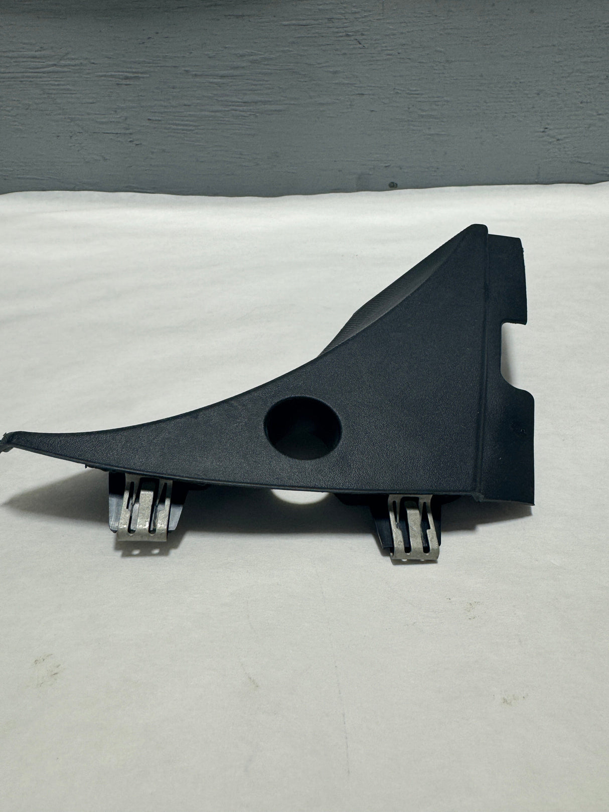 23178017 2014-2018 Silverado Sierra 1500 Windshield Cowl Cover Cap Passenger Side OEM