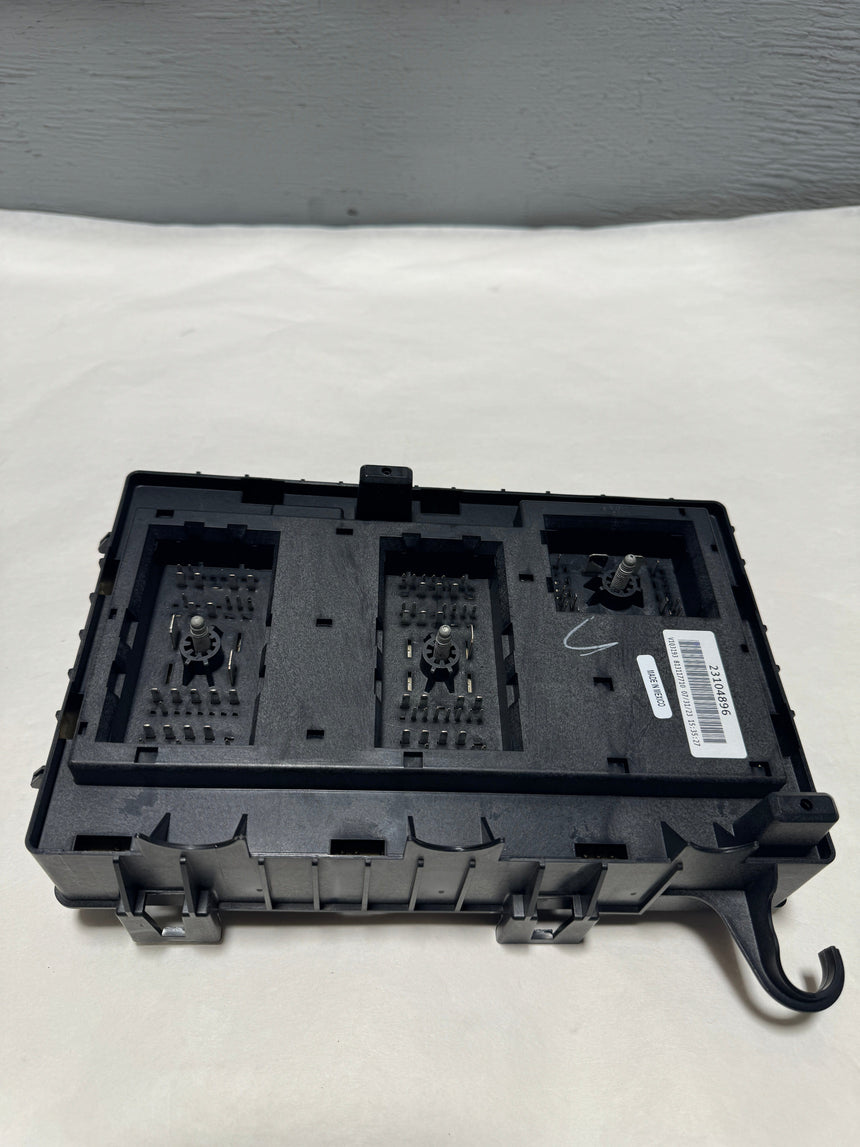 2015-2016 Express /Savana 2500 3500 Fuse Block Gas Engine No Tow Pkg