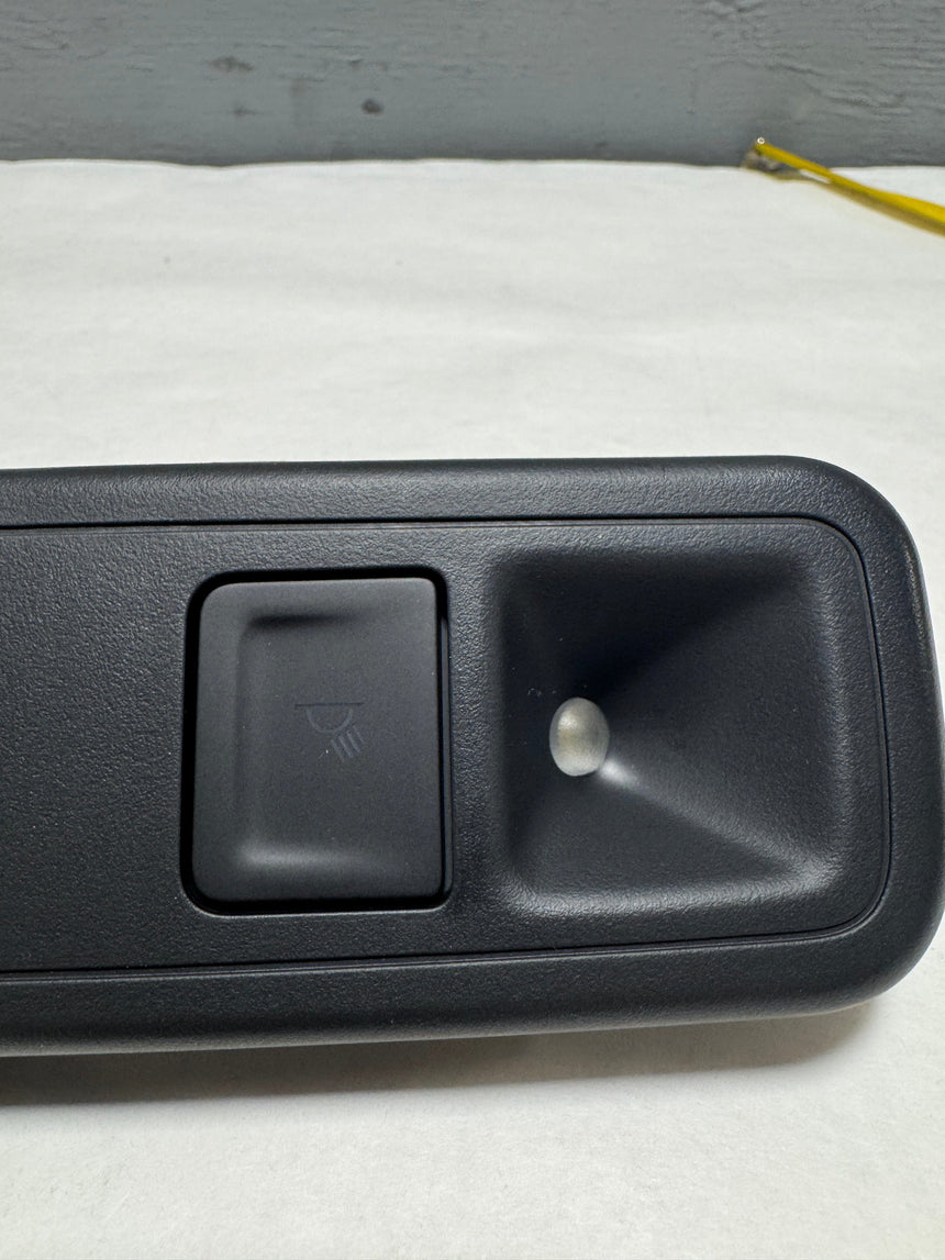 2015-2020 Tahoe Yukon Escalade Black Front Dome Reading Lamp OEM