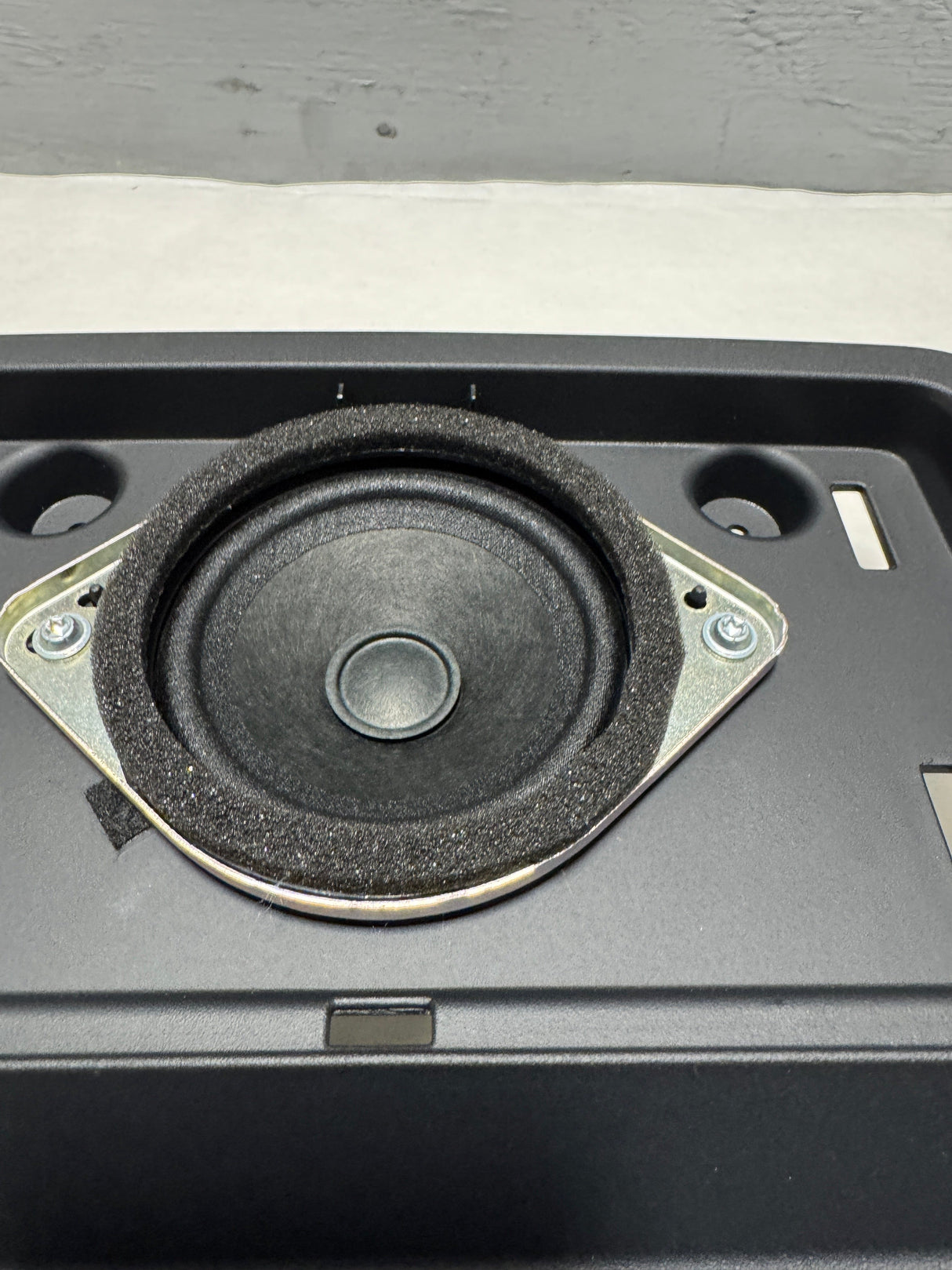 FL3Z-1504338-BJ 2015-2022 F-250 F-350 Dash Top Tray With Speaker For 5,7 or 9 Speakers Systems