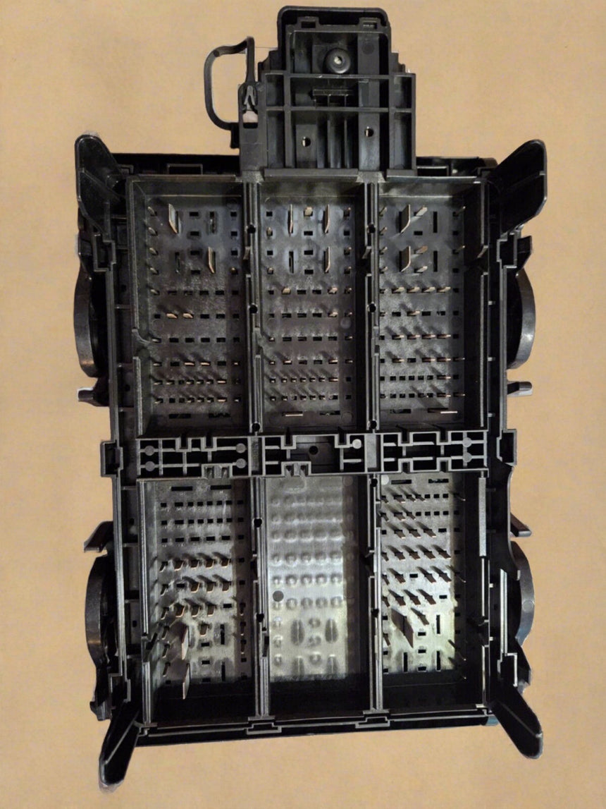 2016-2017 Silverado Sierra 2500 3500 6.0 Engine Fuse Box For Single Battery Setup Only