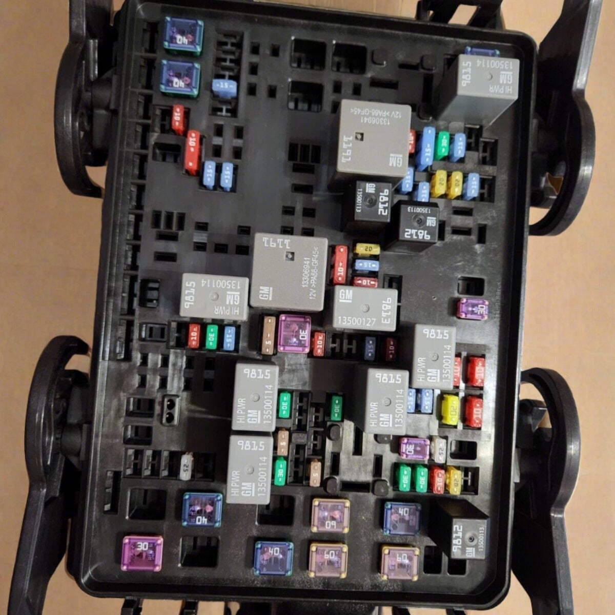 2016-2017 Silverado Sierra 2500/3500 6.0 OEM Fuse Box