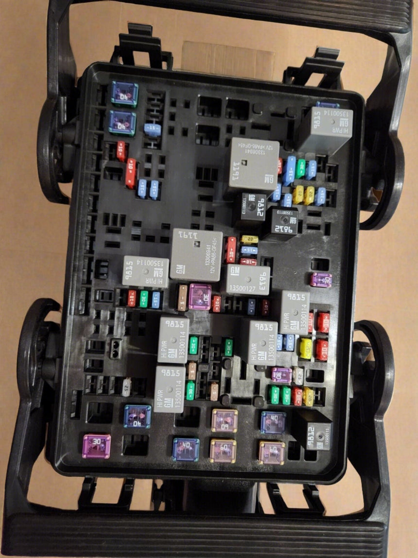 2016-2017 Silverado Sierra 2500 3500 6.0 Engine Fuse Box For Single Battery Setup Only
