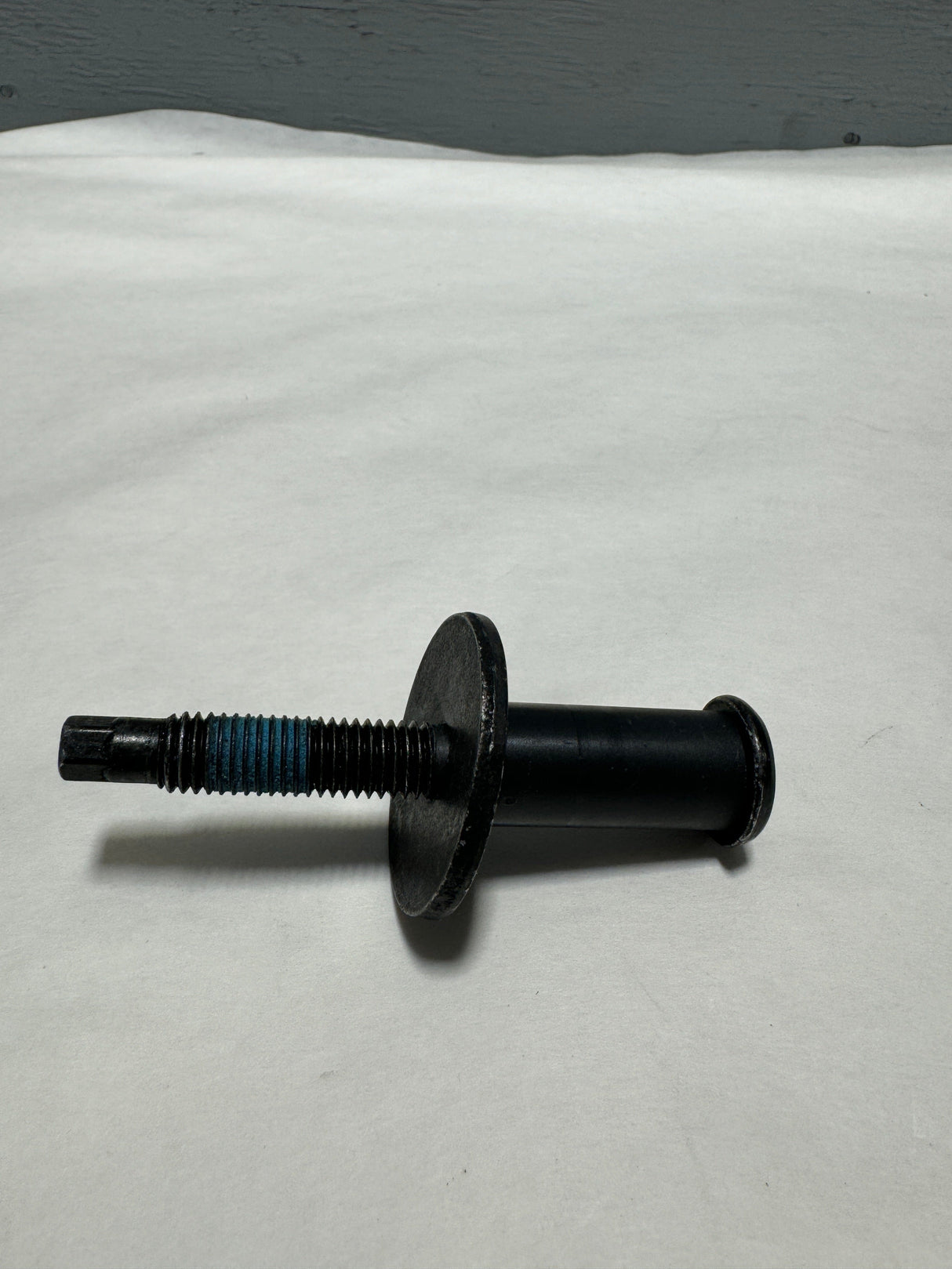 HC3Z-99404A42-A 2017-2022 F-250 F-350 Tailgate Upper Striker Plate Bolt Fits either Side