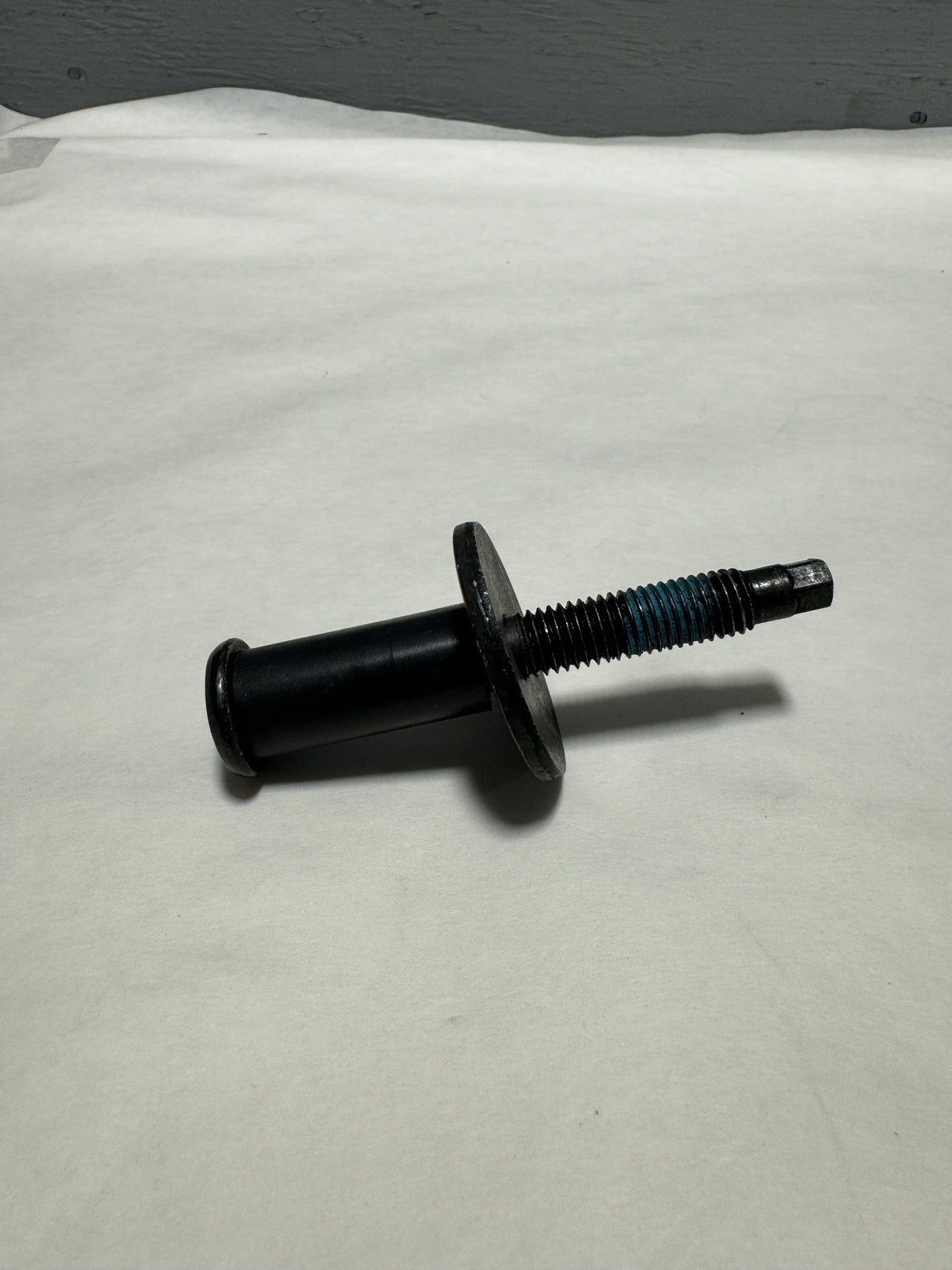 HC3Z-99404A42-A 2017-2022 F-250 F-350 Tailgate Upper Striker Plate Bolt Fits either Side