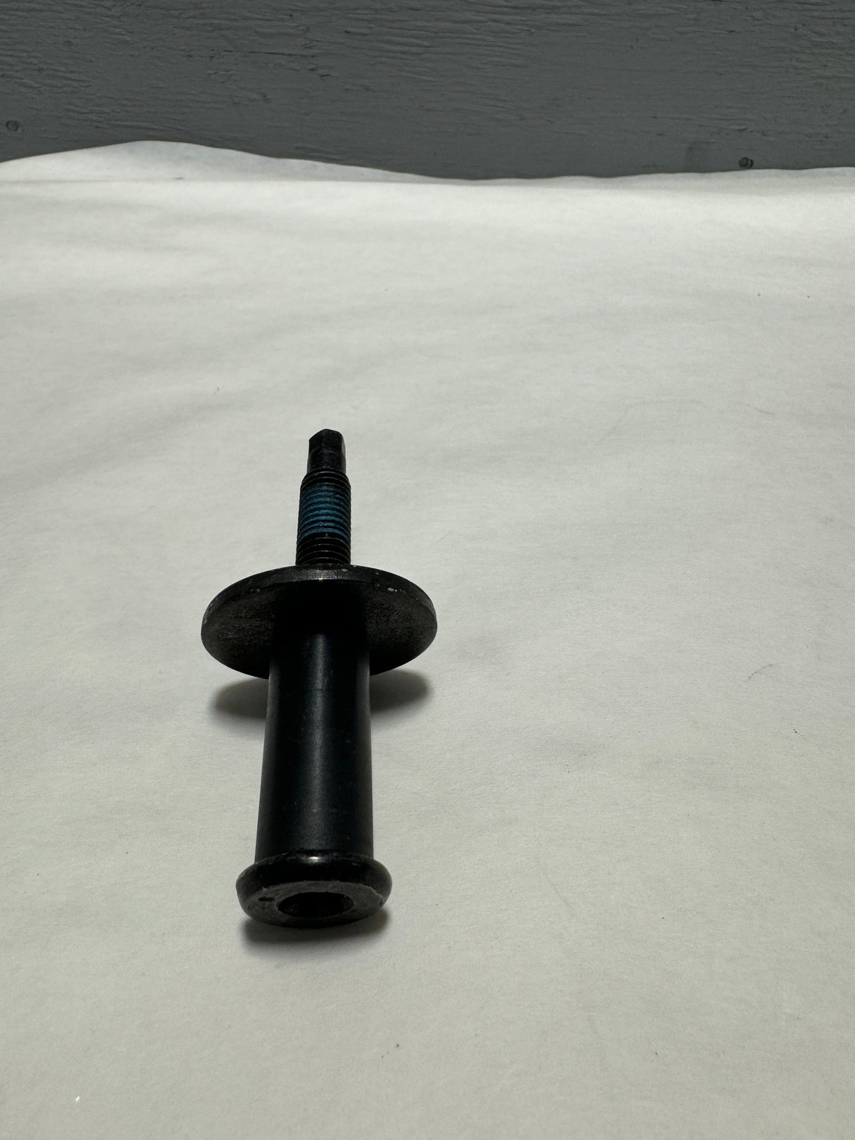 HC3Z-99404A42-A 2017-2022 F-250 F-350 Tailgate Upper Striker Plate Bolt Fits either Side