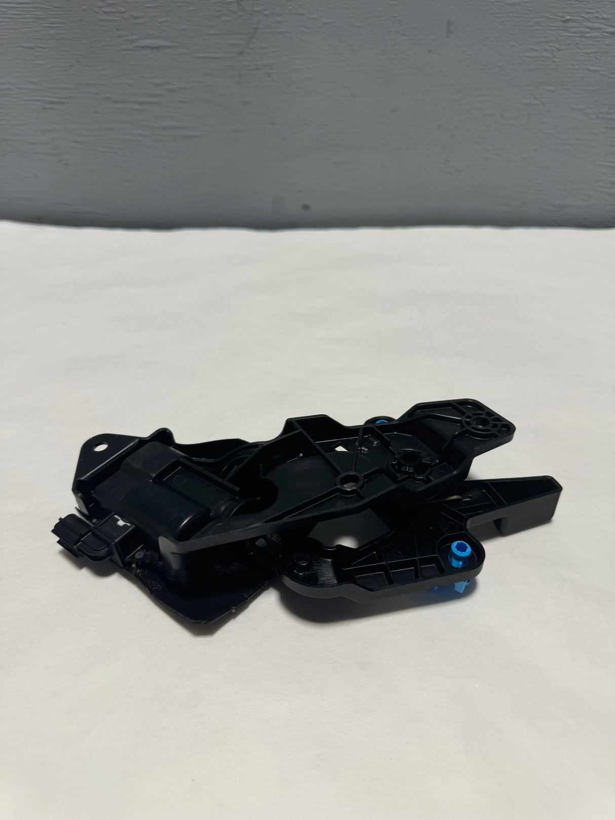 GC3Z-9943170-E 2017-2022 Ford F-250 F-350 Power Tailgate Lock Power Actuator Latch OEM