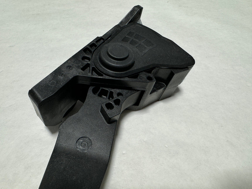 2018-2020 Buick Regal Sportback or TourX Accelerator Pedal With Sensor OEM