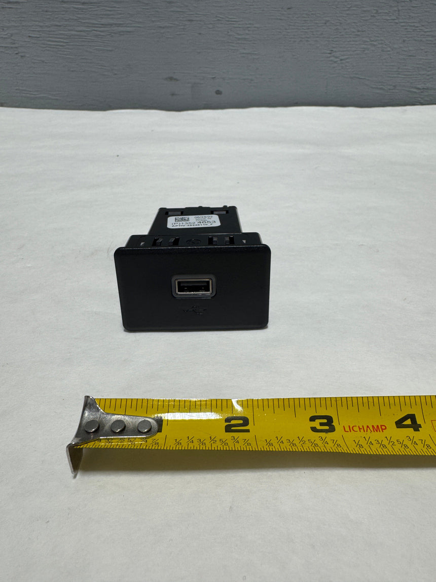 2019-2022 Silverado Sierra Dash USB Receptacle Port Genuine OEM New