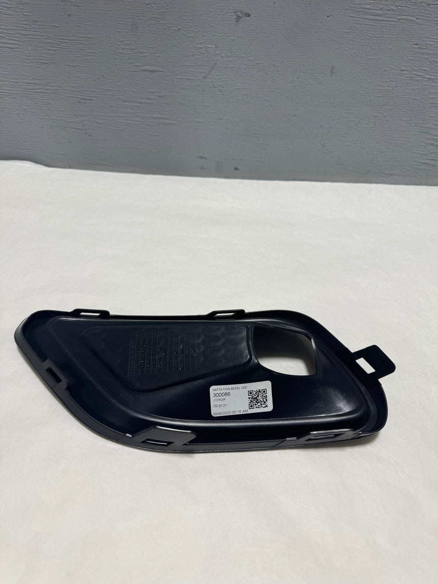 2019-2023 Jeep Cherokee Passenger Side Fog Light Lamp Bezel - Not For Trail-hawk