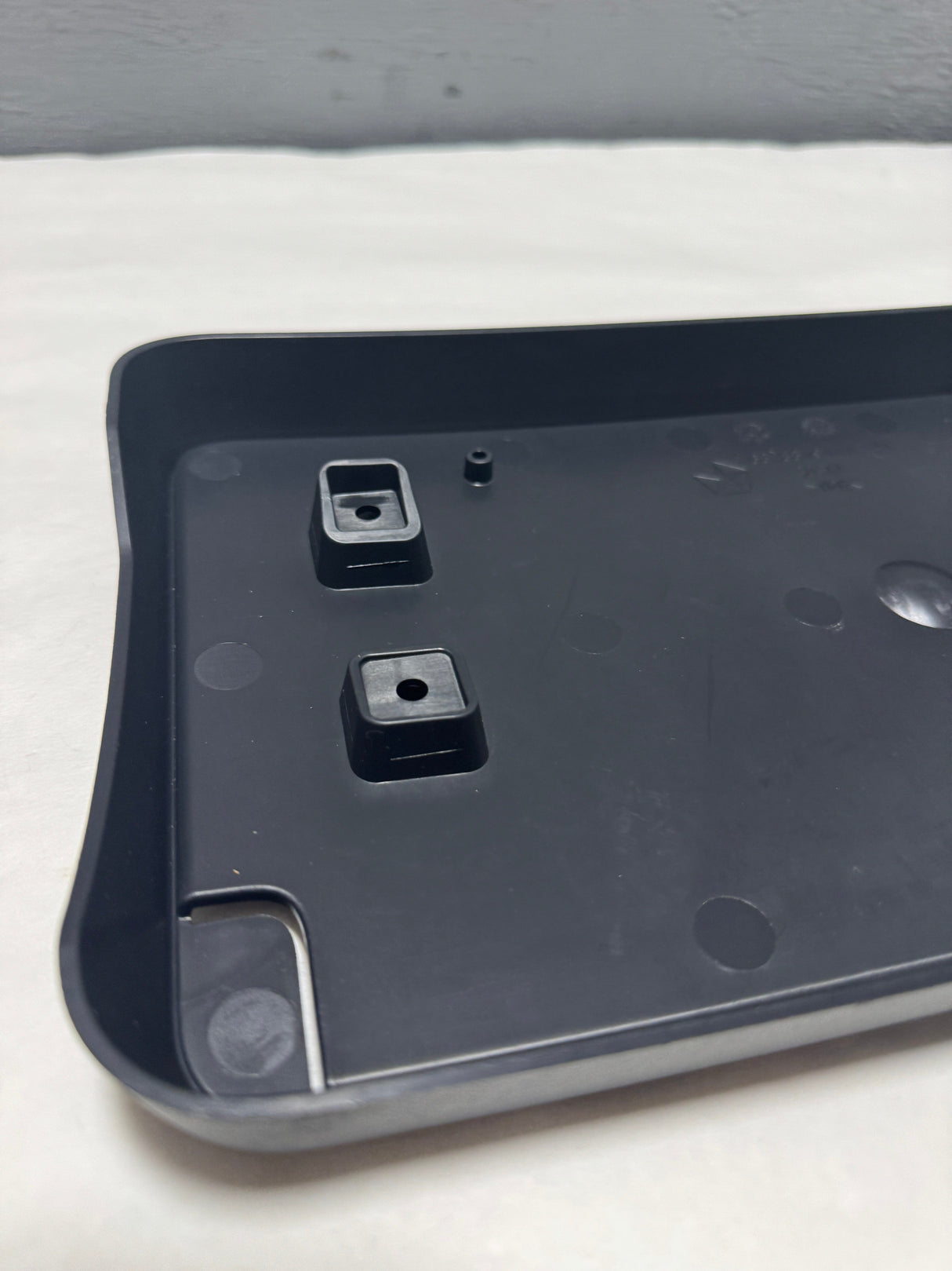 68288477AA 2019-2022 Jeep Cherokee Trailhawk Front License Plate Bracket OEM