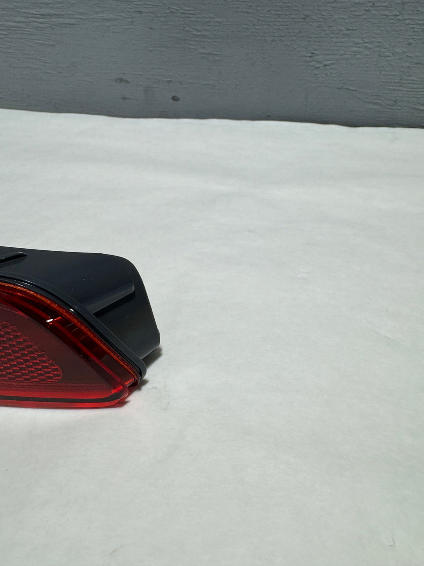 2019-2023 Jeep Cherokee Bumper Reflector Rear Passenger Side OEM