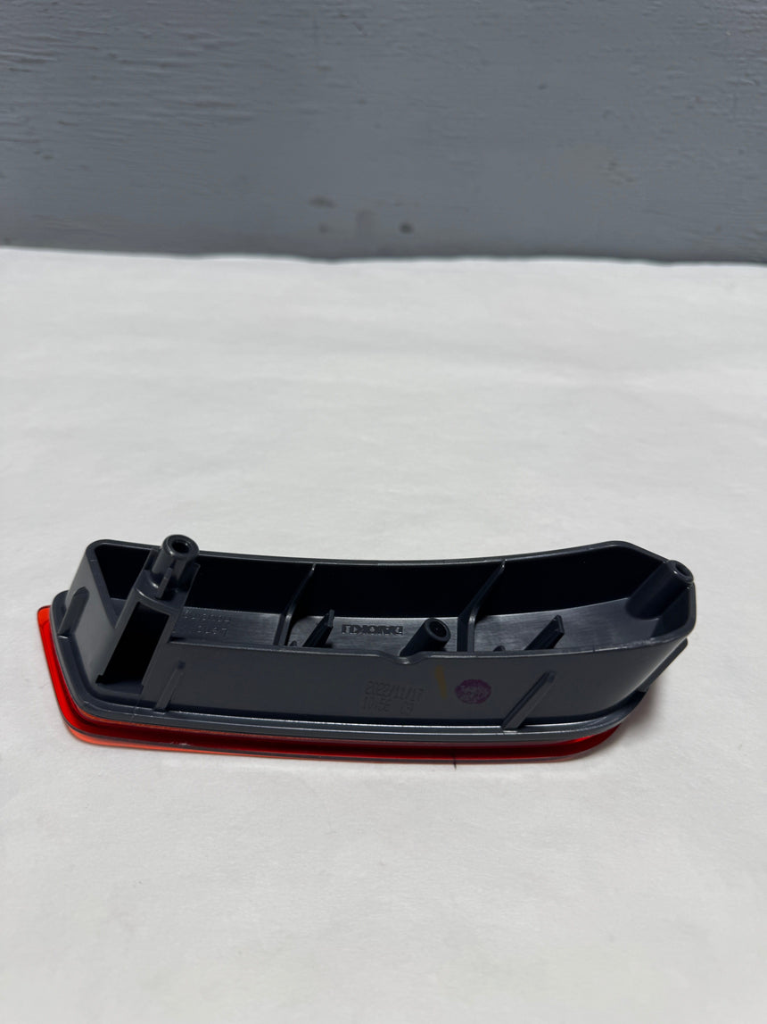 2019-2023 Jeep Cherokee Bumper Reflector Rear Passenger Side OEM