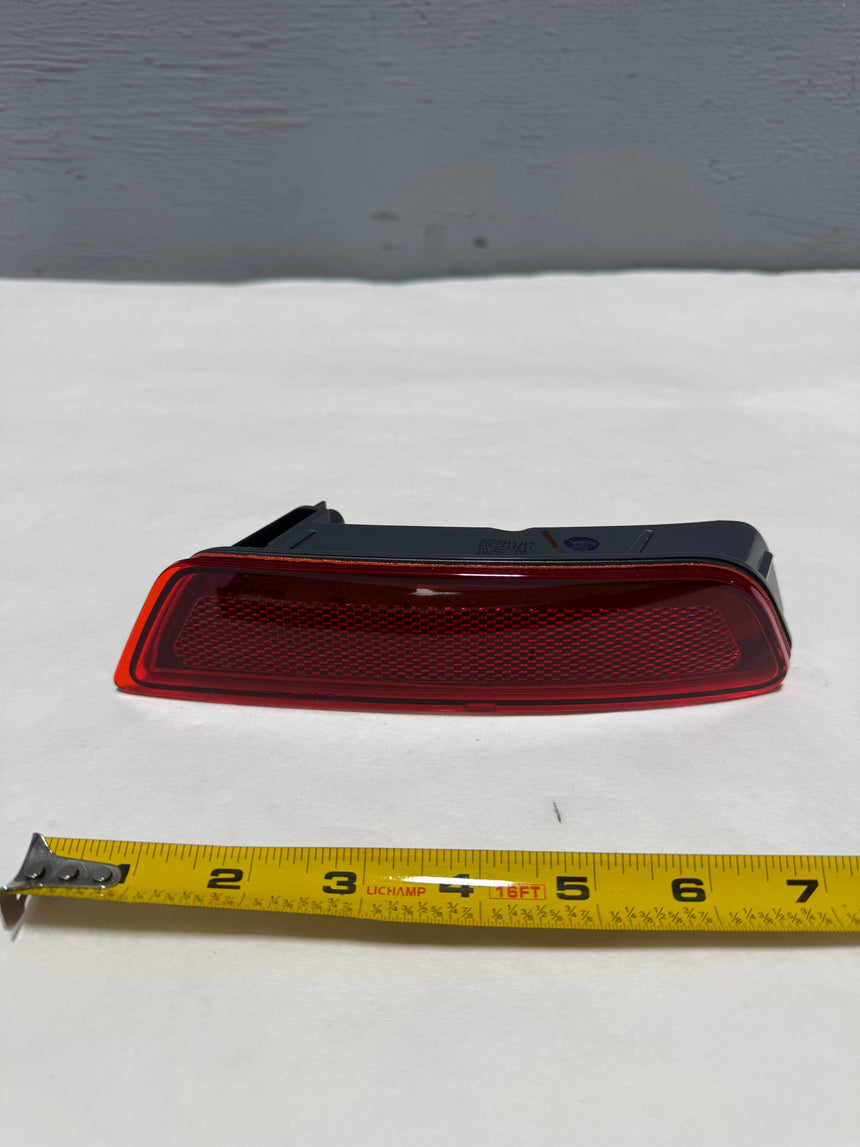2019-2023 Jeep Cherokee Bumper Reflector Rear Passenger Side OEM