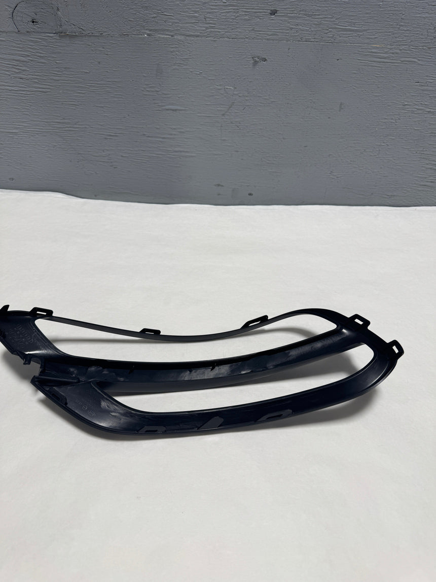2020-2022 Kia Sportage Driver Side Rear Bumper Reverse Light Lamp Bezel Trim For park Assist Equipped Only