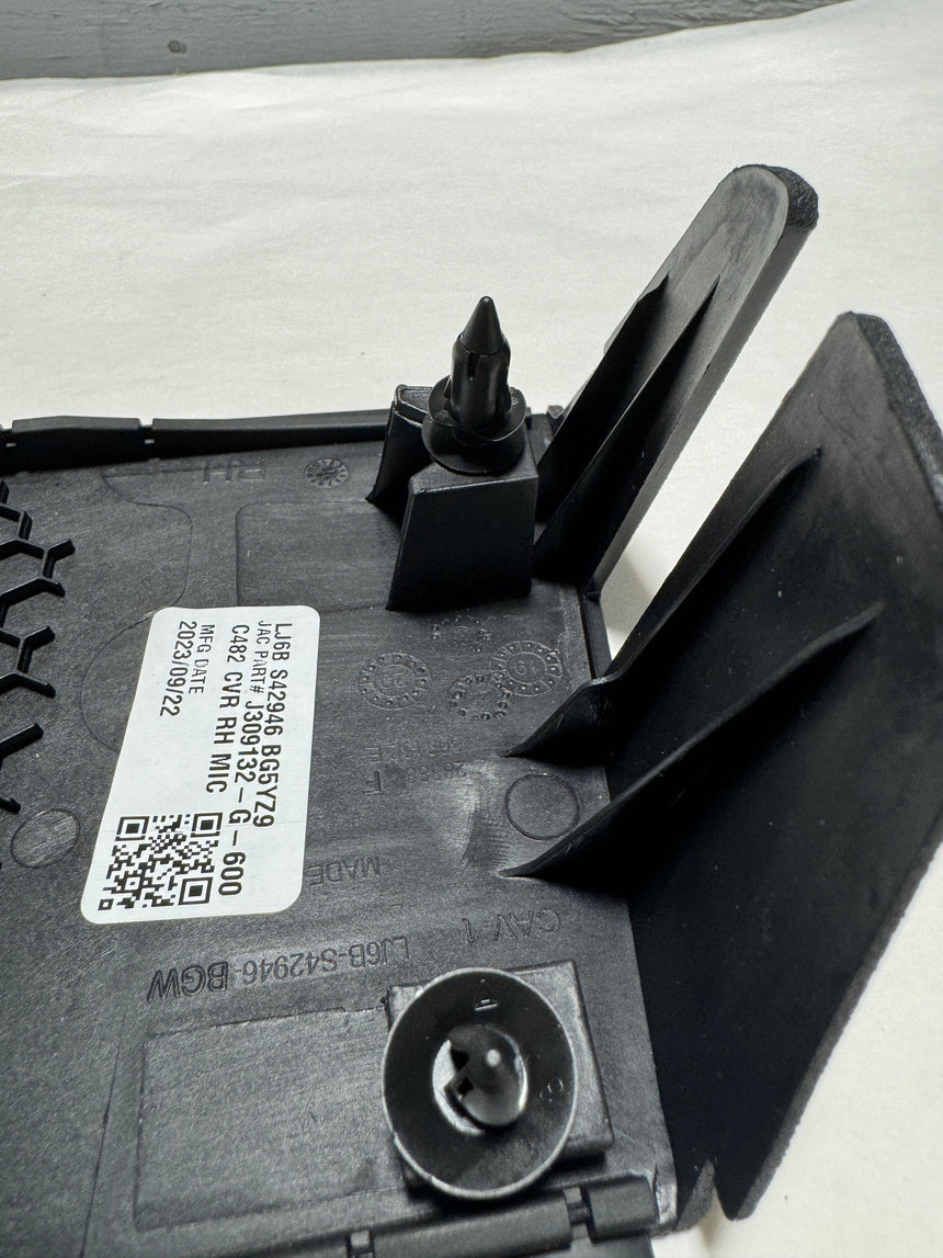 2020-2024 Ford Escape Passenger Side Rear Roof Drip Molding Hinge Cover - Non Panoramic roof only