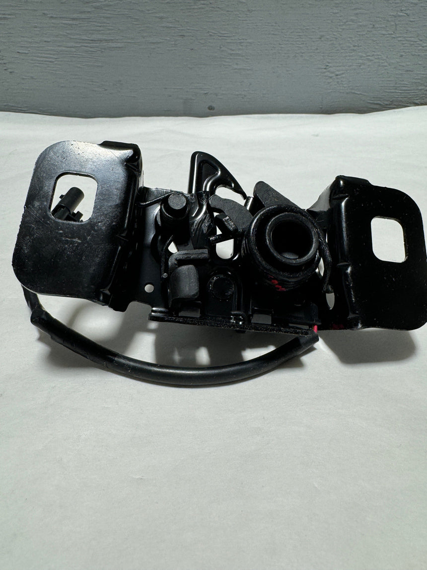 2020-2023 Silverado Sierra 2500 HD 6.6 Diesel Hood Latch With Plug OEM