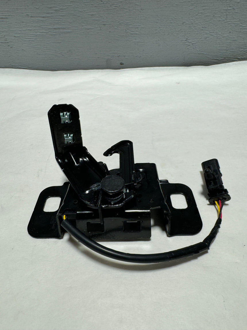2020-2023 Silverado Sierra 2500 HD 6.6 Diesel Hood Latch With Plug OEM