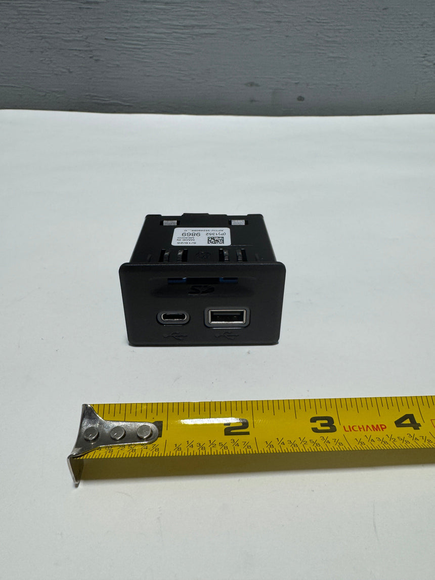 2020-2023 Silverado Sierra USB Charging Port W/ SD Card Reader Genuine OEM