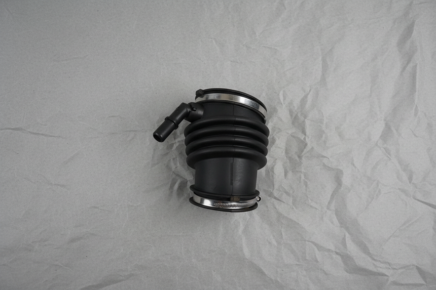 2004-2007 Ford Focus 2.0L DOHC Air Outlet Flex Rubber Duct Tube OEM