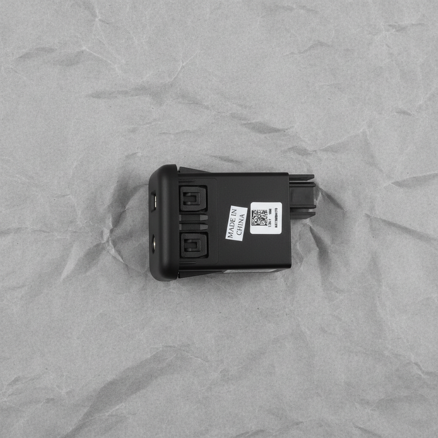 2015-19 Chevy Colorado GMC Canyon OEM Jet Black Multimedia Receptacle full view