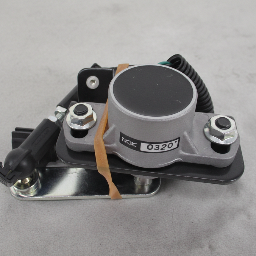 2017-24 Nissan Armada 5.6L V8 Genuine OEM Rear Suspension Height Sensor - Middle Detail