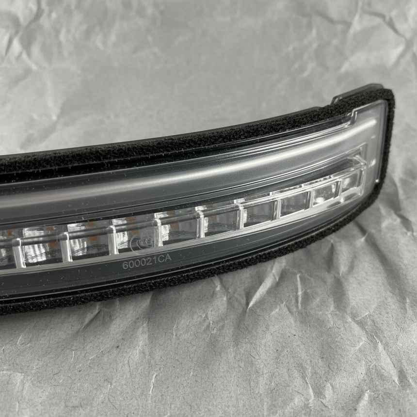 Mirror Turn Signal Lamp - Middle Detail 1