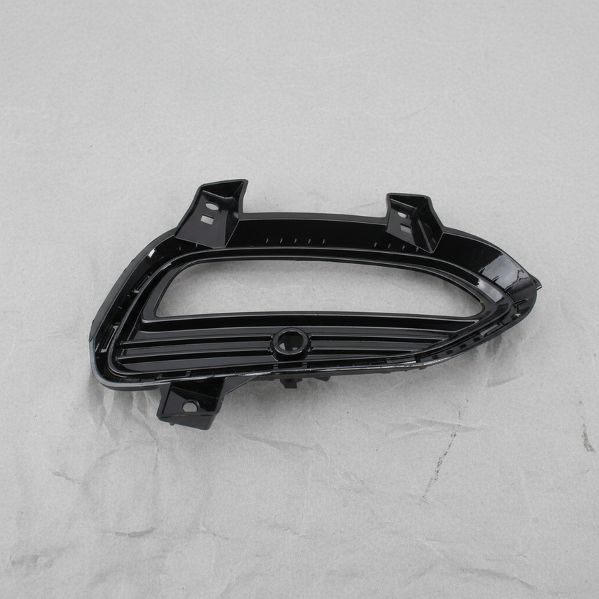 2019-2020 Kia Sorento Genuine OEM Passenger Side Rear Hole Cover - Middle Macro
