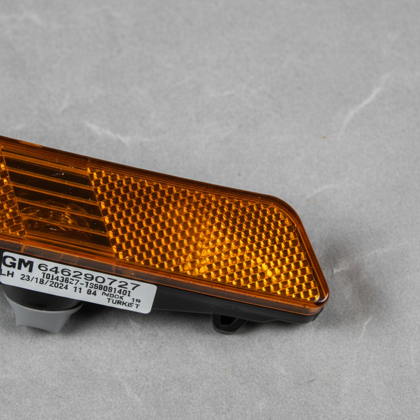 2018-2020 Buick Regal Driver Side Front Marker Lamp OEM - Bottom Detail