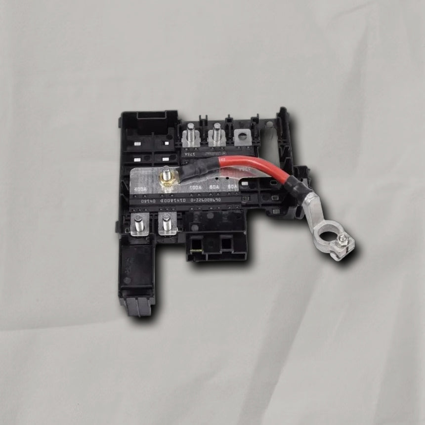 2017-2019 Silverado Sierra 2500 3500 HD 6.6L Diesel Fuse Block OEM