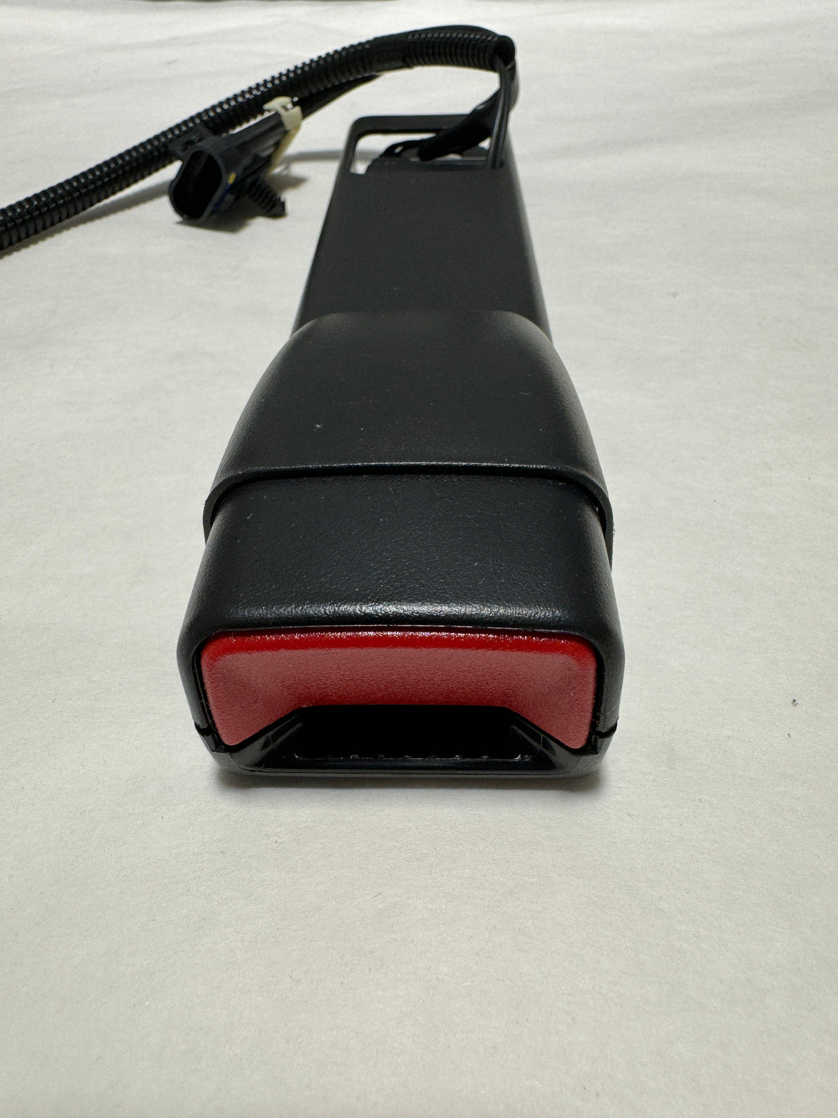 19121541 Silverado Sierra Tahoe Yukon Passenger Side Seat Belt Buckle OEM