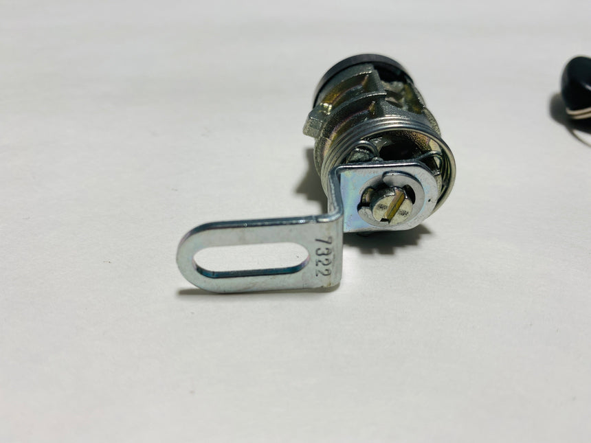 2015-2021 Tundra Tacoma Tailgate Lock Cylinder and Key - Non Smart Key Tailgate