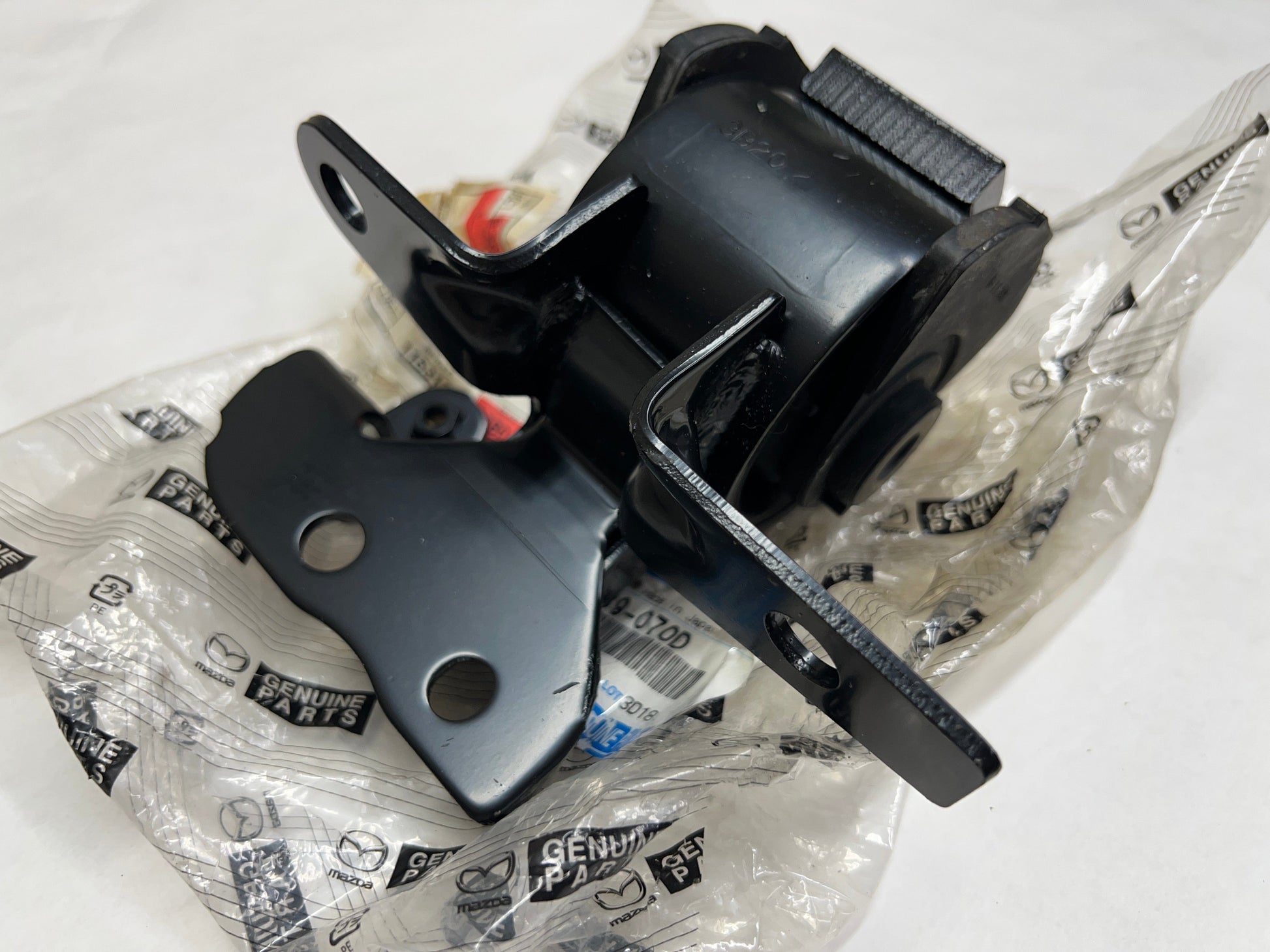 CL-0623- B25E-39-070D-G17 1999-2003 Mazda Protege Transmission Side Mount OEM New B25E-39-070D