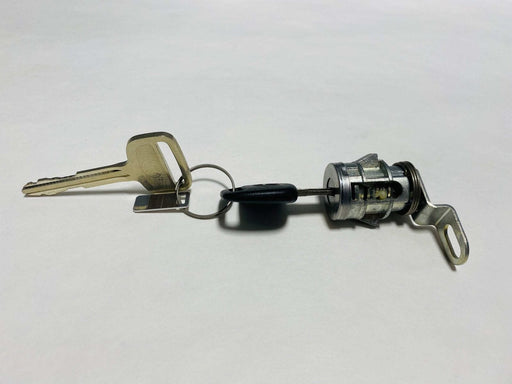 69055-34010-E4 2000-2006 Toyota Tundra Tailgate Lock Cylinder and Key
