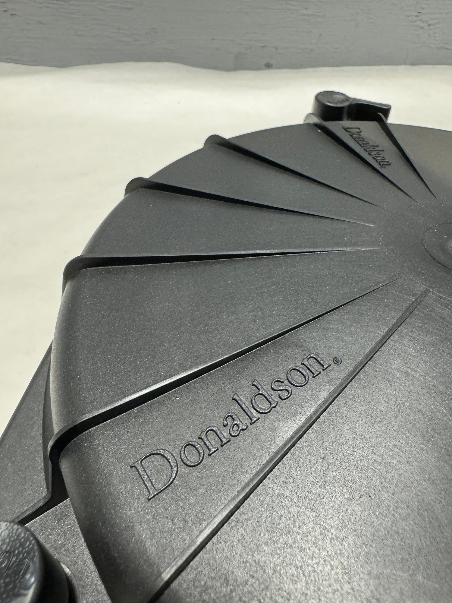 YC3Z-9661-BA 2000-2007 Ford F-650 F-750 Air Filter Cover Lid Latch Top OEM