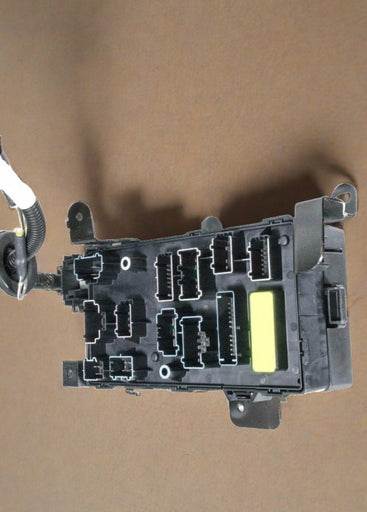 3C3Z-14A068-BB 2003-2004 Ford F-250 F-350 With Gas Engine only Fuse Junction Panel Box OEM