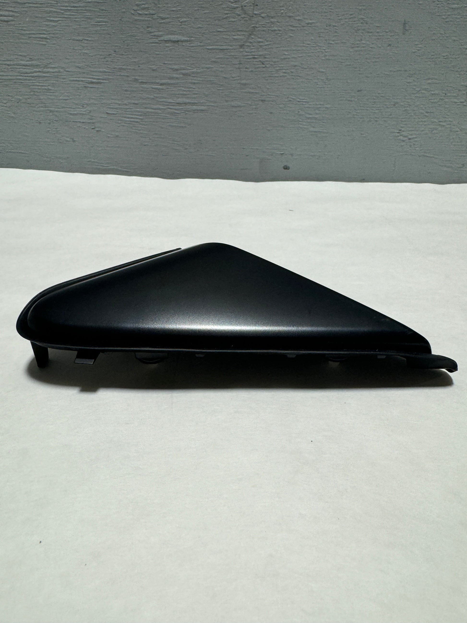 CL-0924-75490-S9V-A00ZA-D27 2003-2008 Honda Pilot Passenger Side Corner Door Pillar Molding OEM