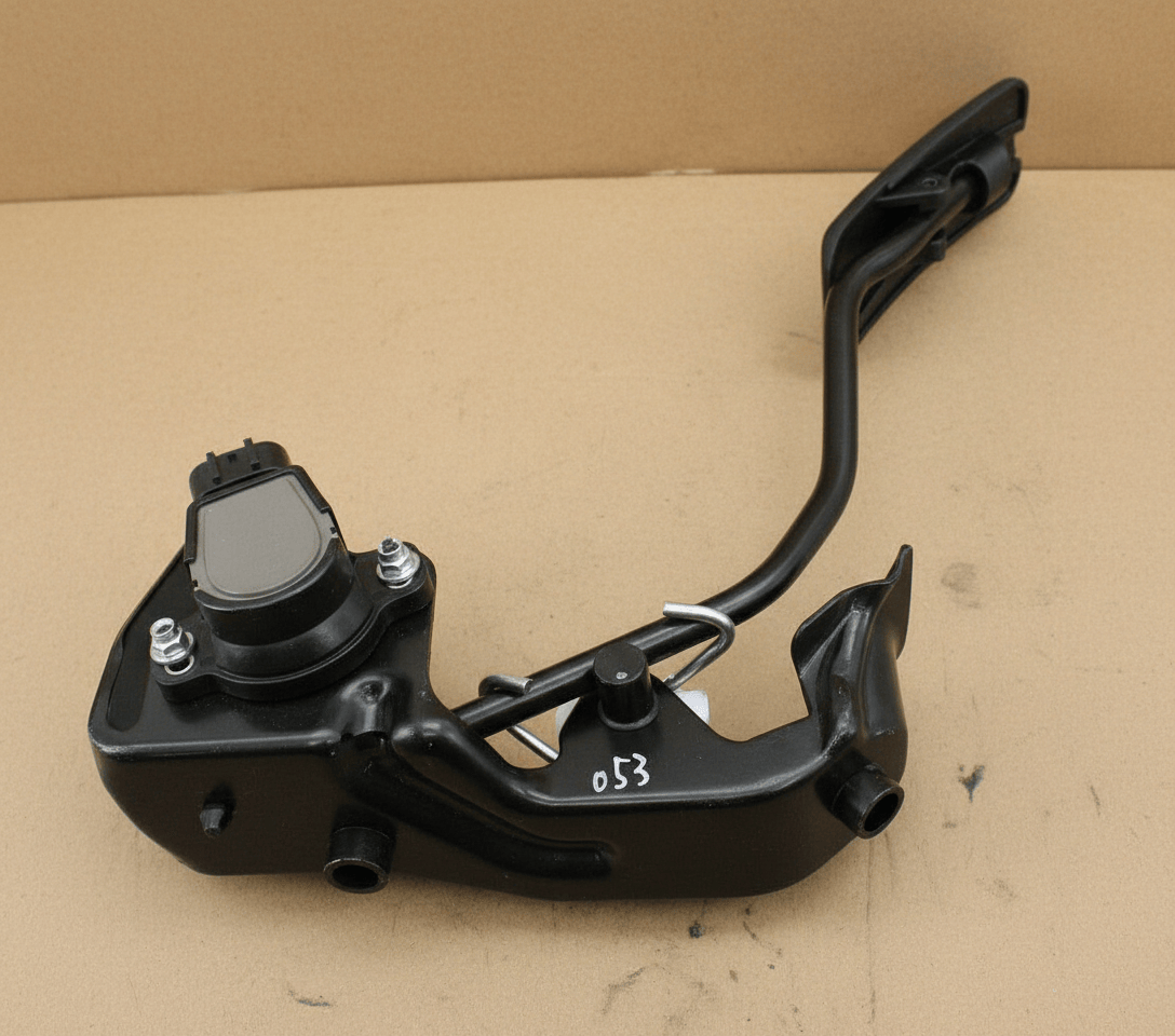 78010-12182 2005-2008 Corolla or 2005-2008 Matrix Accelerator Pedal Assy OEM Japan