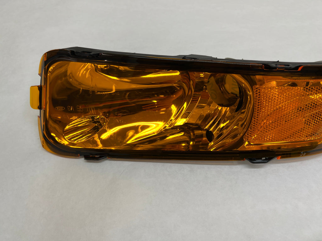 CL-0723-4R3Z-13200-AA-H20 2005-2009 Ford Mustang Passenger Side  Park/Marker Lamp 4R3Z-13200-AA Genuine