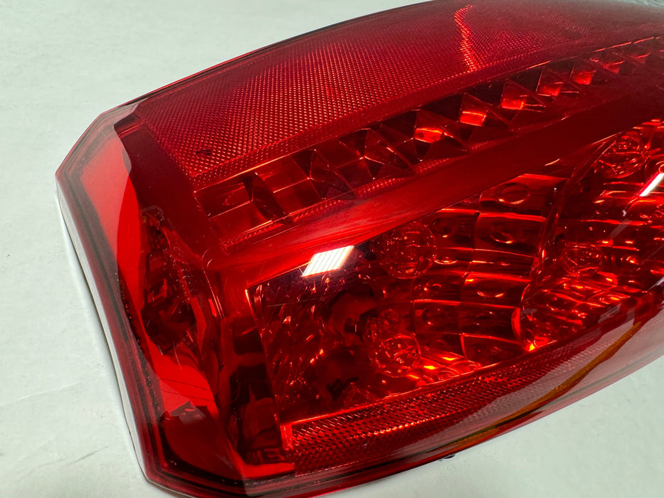 22739266 2007-2013 Cadillac Escalade EXT Combo Lamp Tail Light Passenger Side OEM